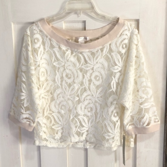 Kenar Tops - 🎄2/$15.00 🎄HP 10/19 🎉 Kenar Ivory lace crop top